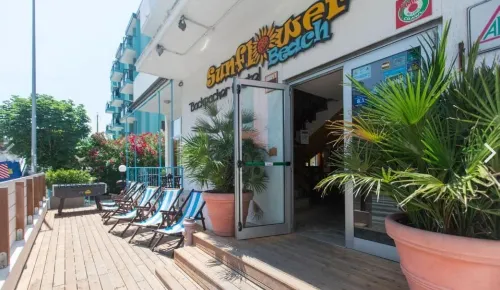Sunflower Beach Backpacker Hostel & Bar Hotels in Marebello