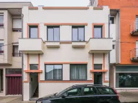 Apartamento A Francos Artist Painting 1 Hotels in Ramalde