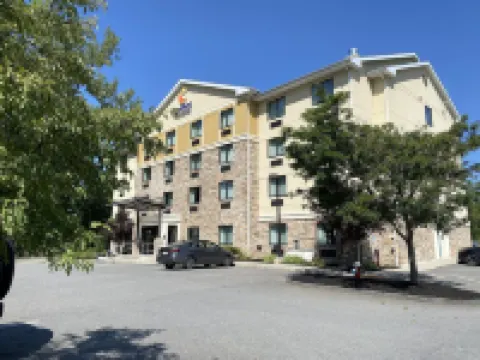 Comfort Inn & Suites Brattleboro I-91 Hotels in Windham County