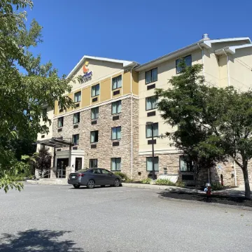 Comfort Inn & Suites Brattleboro I-91