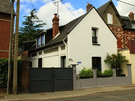 Cléome Отели в г. Мениль-Фольмприз