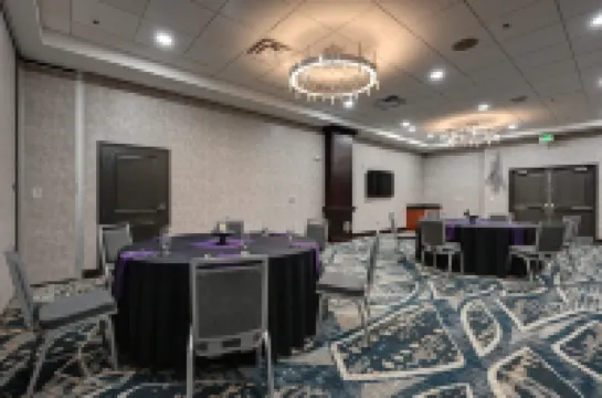 DoubleTree by Hilton Denver International Airport