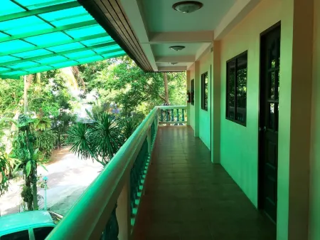 Kasemsuk Resort Отели рядом с достопримечательностью «Wat Don Yang»