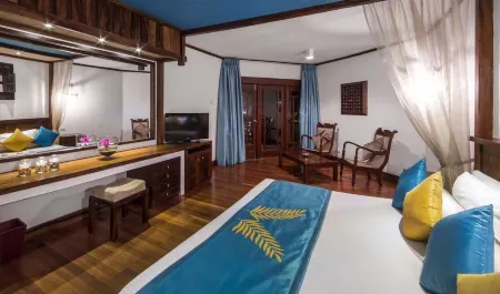 Royal Palms Beach Hotel Отели рядом с достопримечательностью «Sri Kannangararamaya»