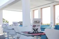 Hillside Studios & Apartments - breakfast