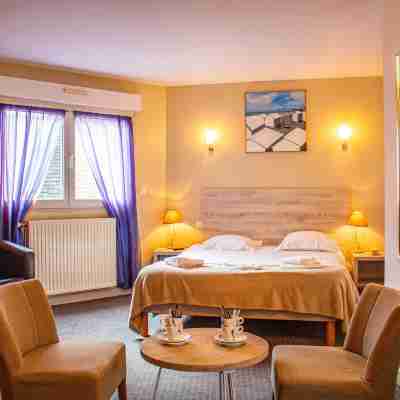 Logis Hôtel le Port et Restaurant les Bains Rooms