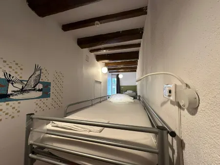 馬賽老港酷眩青年旅館