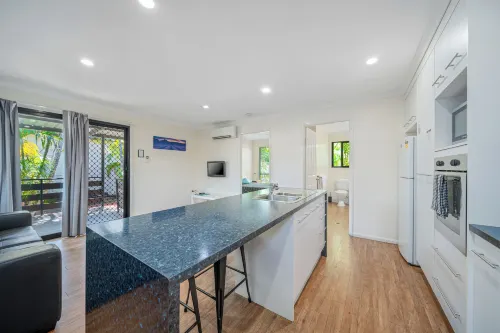 Emerald Motel Apartments - 4-Star