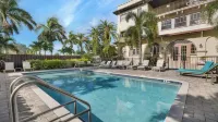 Crystal Bay Historic Hotel - Beach