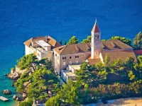 Bluesun Hotel Elaphusa โรงแรมในโบล