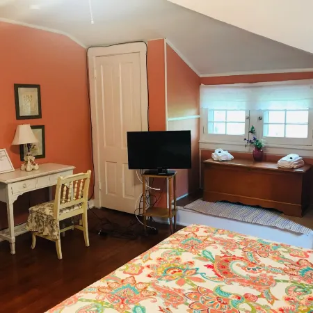 Six Acres Bed & Breakfast