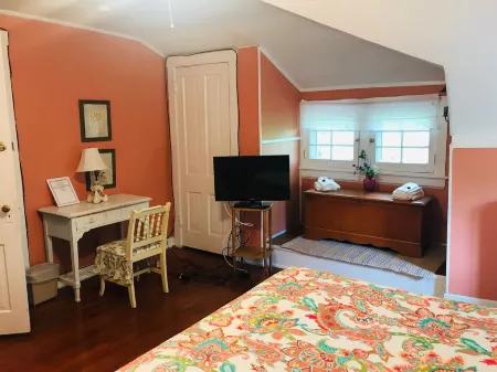 Six Acres Bed & Breakfast Отели рядом с достопримечательностью «Цинциннати Зу & Ботаникал Гарден»