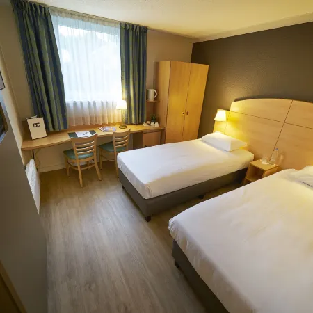 DC Hotel & Restaurant Brussels South Отели рядом с достопримечательностью «Станция метро het rad»