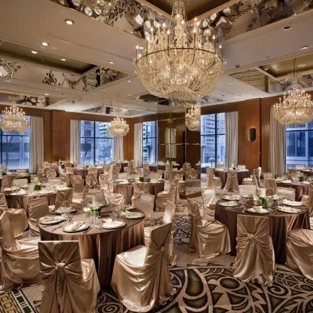 Omni Mont-Royal Hotel Отели рядом с достопримечательностью «Высшая школа коммерческих студий в Монреале»