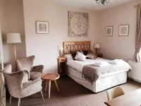 The Red Lion Hotels in Crick