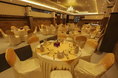 Holidays Garden Resort Отели рядом с достопримечательностью «Karappuzha dam view point»