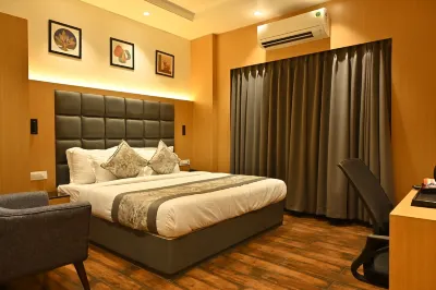 The Royal Residency Hotel a 