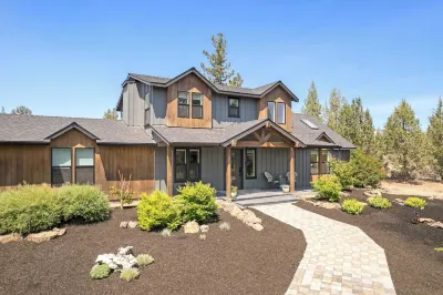 The Gem Estate by Avantstay Modern Farmhouse w/ Lavender Fields + Hot Tub