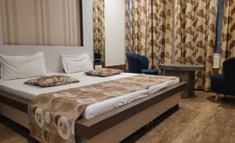 The Aura Grand