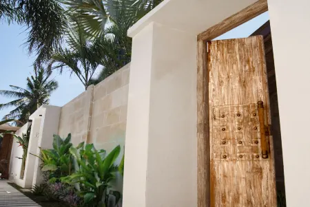 Kaleydo Villas Отели рядом с достопримечательностью «Gili Trawangan Turtle Hatchery»