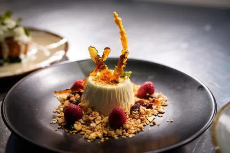 Bedford Arms Hotel Отели рядом с достопримечательностью «Amersham Martyrs Memorial»