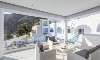 Blue Waves Suites & Apartments