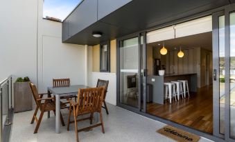 Kangaroo Bay Apartments