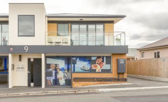 Kangaroo Bay Apartments