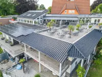 Hotel Zum Halbmond Hotel dekat First German Tile Museum
