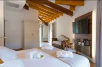TI Central Maria Hotels in Llubi
