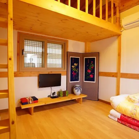 The Mumum Guesthouse Отели рядом с достопримечательностью «Музей королевских портретов»