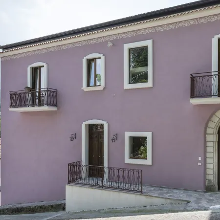 Villa Alemi' Отели рядом с достопримечательностью «Пляж Фьюмичелло»