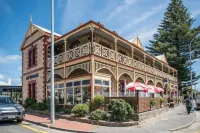 Anchorage Seafront Hotel - parking