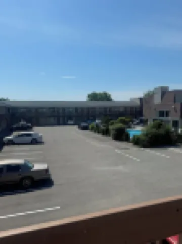 Niagara Lodge & Suites