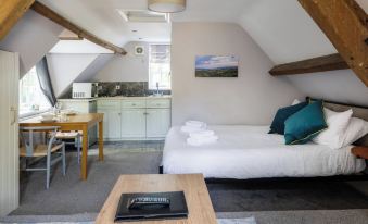 The Coach House Beautiful Georgian Apartment Wifi and Parking Near Bath