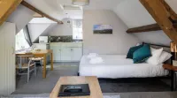 The Coach House Beautiful Georgian Apartment Wifi and Parking Near Bath