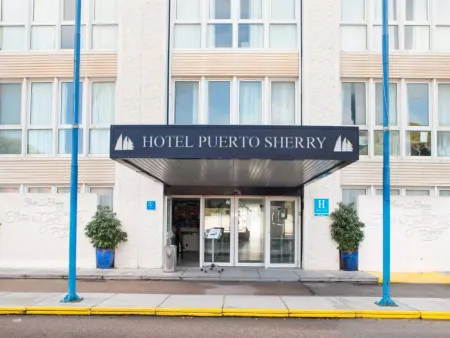 Hotel Puerto Sherry Отели рядом с достопримечательностью «Плайя де ла Пунтилья»