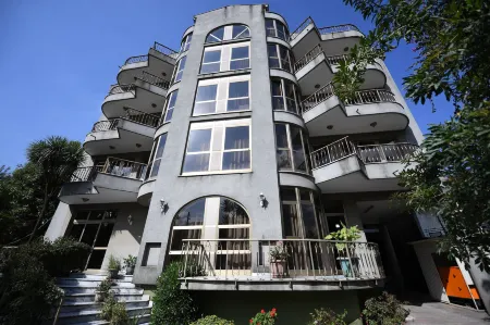 Weygoss Guest House Отели рядом с достопримечательностью «AU Conference Center»