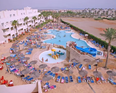 อาเลกริอา กาโบ เด กาต้า โรงแรมในRetamar