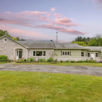 Game Farm Villa by Avantstay 10Bdr, Private Pond, Spa, Pool Family-Friendly