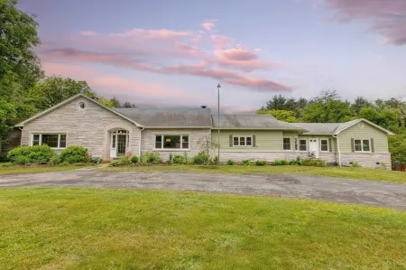 Game Farm Villa by Avantstay 10Bdr, Private Pond, Spa, Pool Family-Friendly