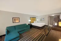 OYO Townhouse Jackson - Ridgeland Отели рядом с достопримечательностью «Dr A H McCoy Federal Building»