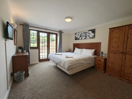 Little Foxes Hotel & Gatwick Airport Parking