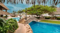 Amatique Bay Hotel - Pools