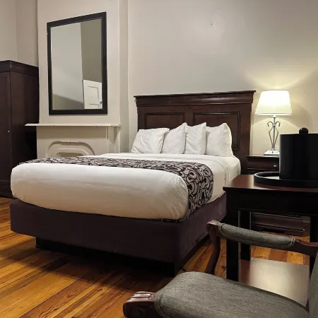 Inn on St. Peter, a French Quarter Guest Houses Property Отели рядом с достопримечательностью «Дом Герман-Грима»