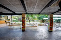 Shoestrings Backpackers Lodge Vic Falls - موقف سيارات
