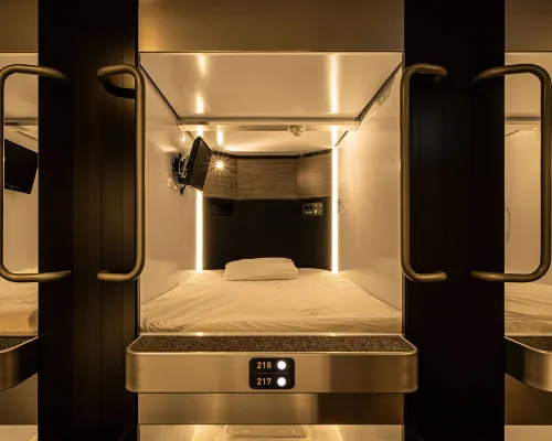 Capsule Plus Yokohama Sauna & Capsule Hotel dekat Stasiun Yokohama