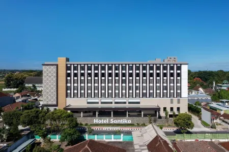 Hotel Santika Blitar Отели в г. Sananwetan