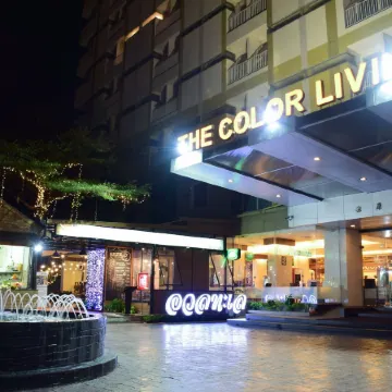 The Color Living Hotel Отели рядом с достопримечательностью «Ват Асокарам»
