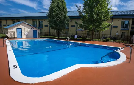 Select Inn Murfreesboro Отели рядом с достопримечательностью «Парк Барфилд Кресент»
